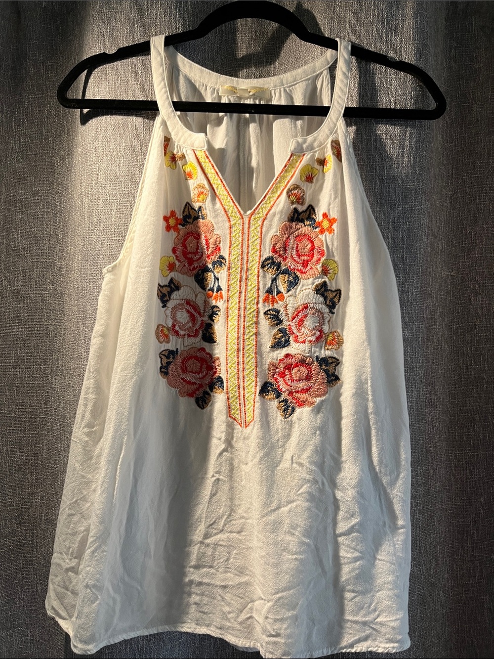 Andree White Sleeveless Embroidered Floral Tank Top